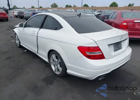 2014 Mercedes-Benz C 250 из США, поврежденный, VIN WDDGJ4HB8EG289464